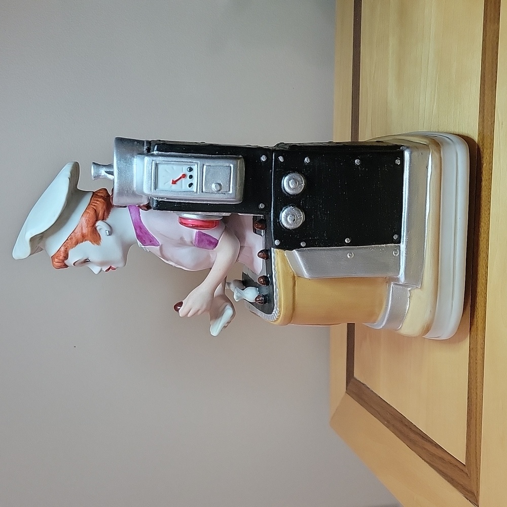I Love Lucy "The Candy Factory" Porcelain Music Figurine by WACO NIB - Picture 3 of 7